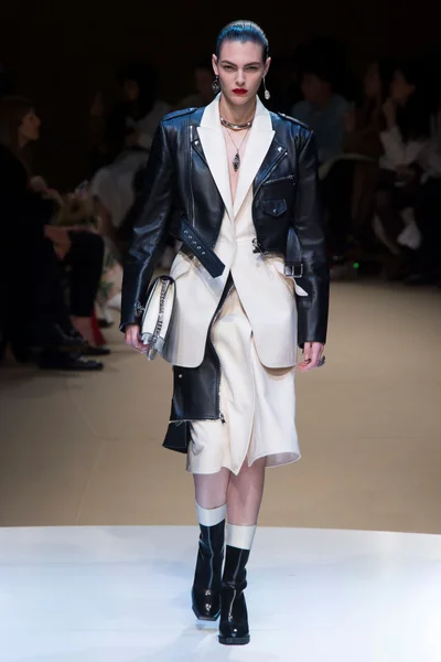 Look 13